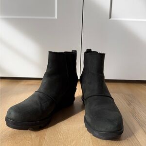 Gently Used Sorel Off-Black Ankle Booties